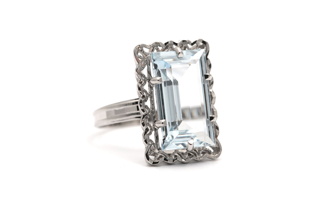 White Gold and Aquamarine Solitaire Ring