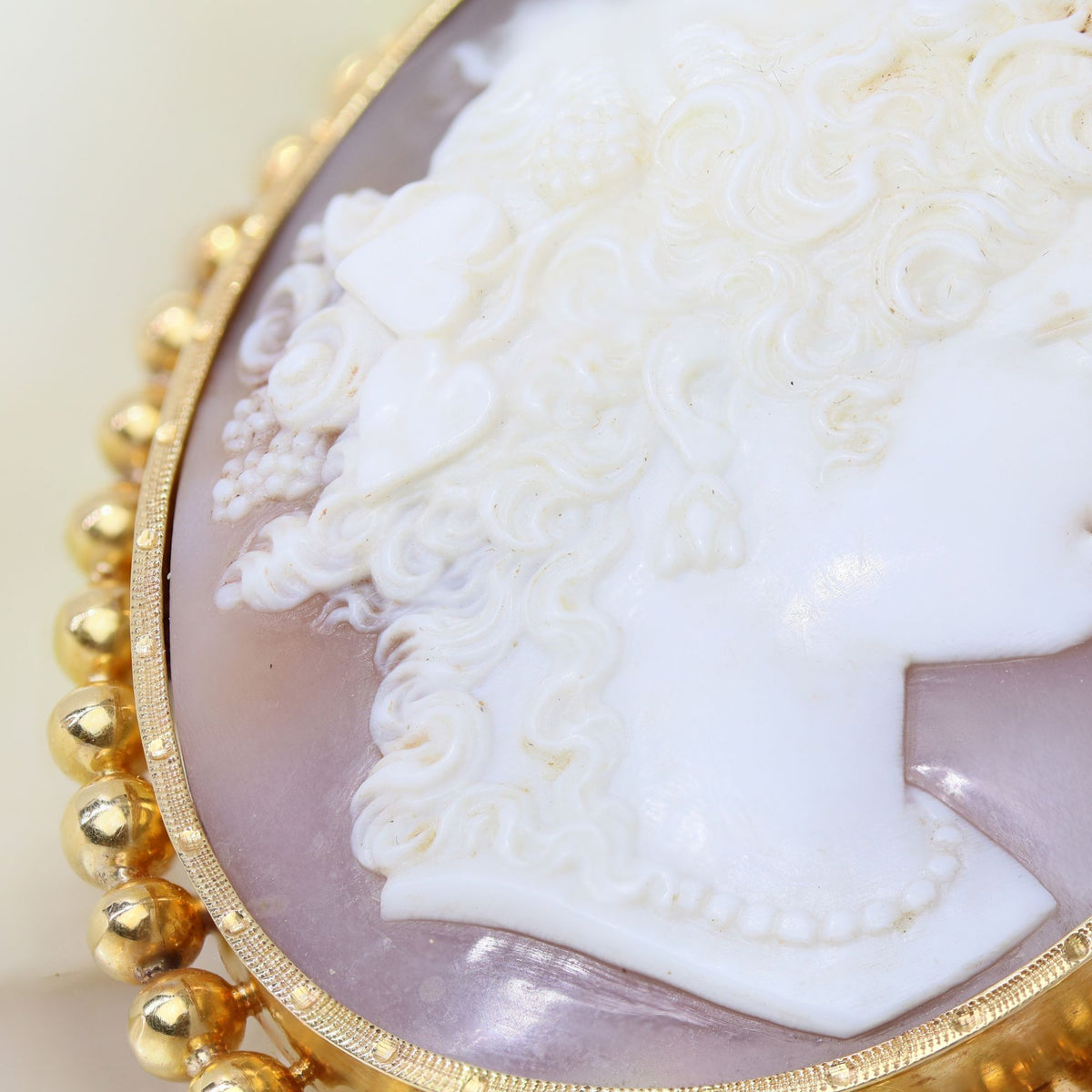 Yellow Gold and Agate Brooch