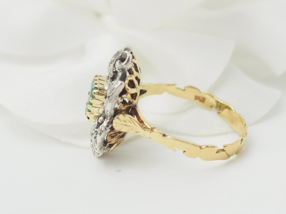 "Entourage" Ring in Yellow Gold, Emerald, and Diamonds