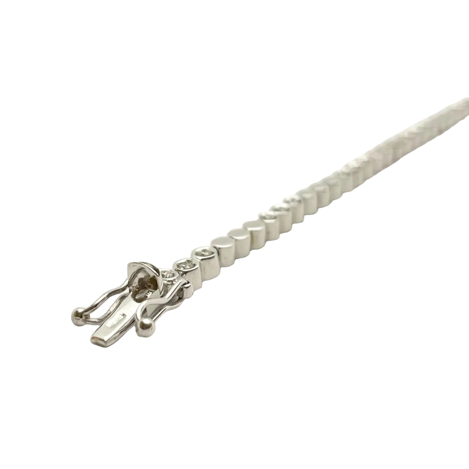 "Ligne" Bracelet in White Gold and Diamonds