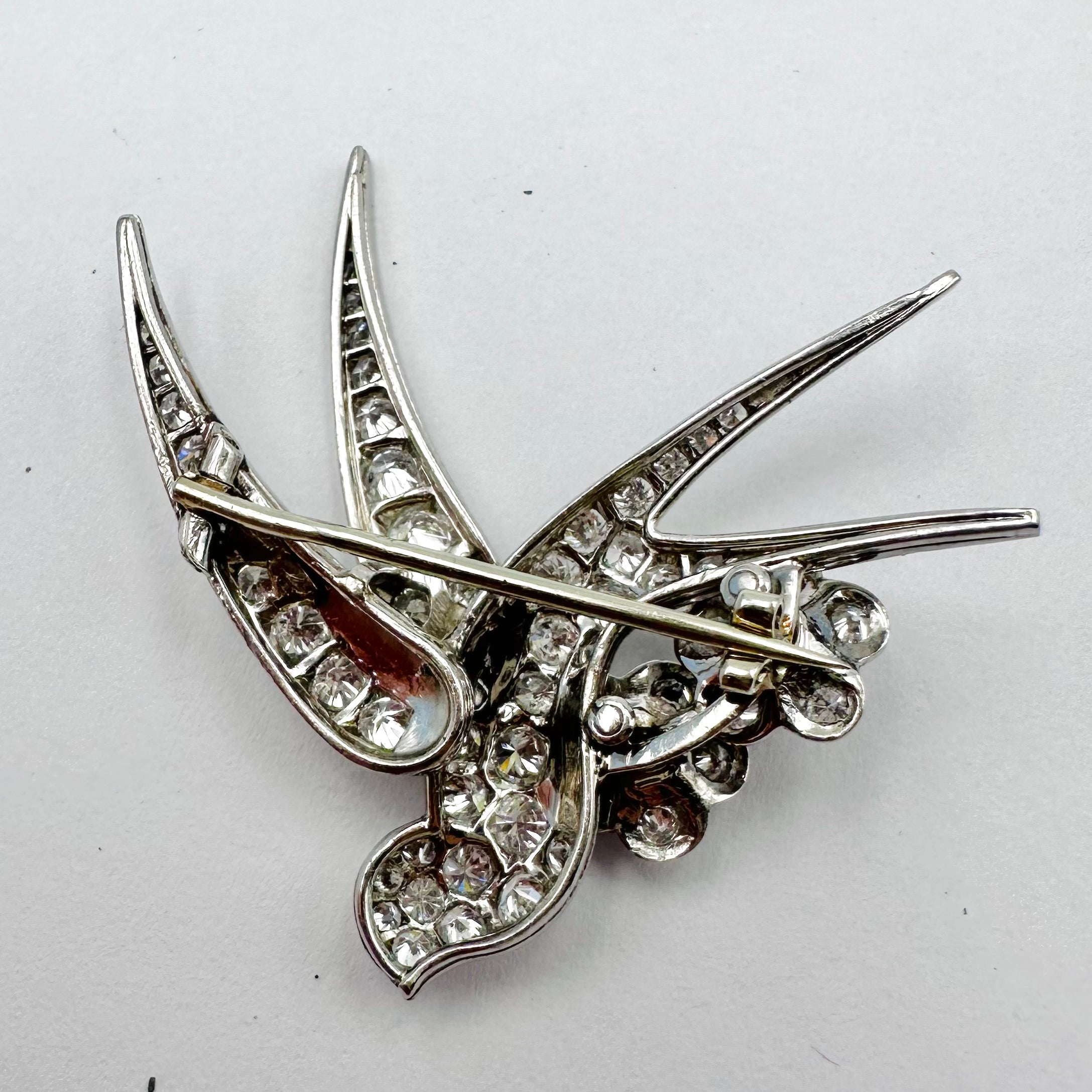 Brooch "Bird on two flowers" in white gold and Platinum