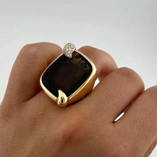 POMELLATO Cocktail Ring in yellow gold, Topaz, and Diamonds