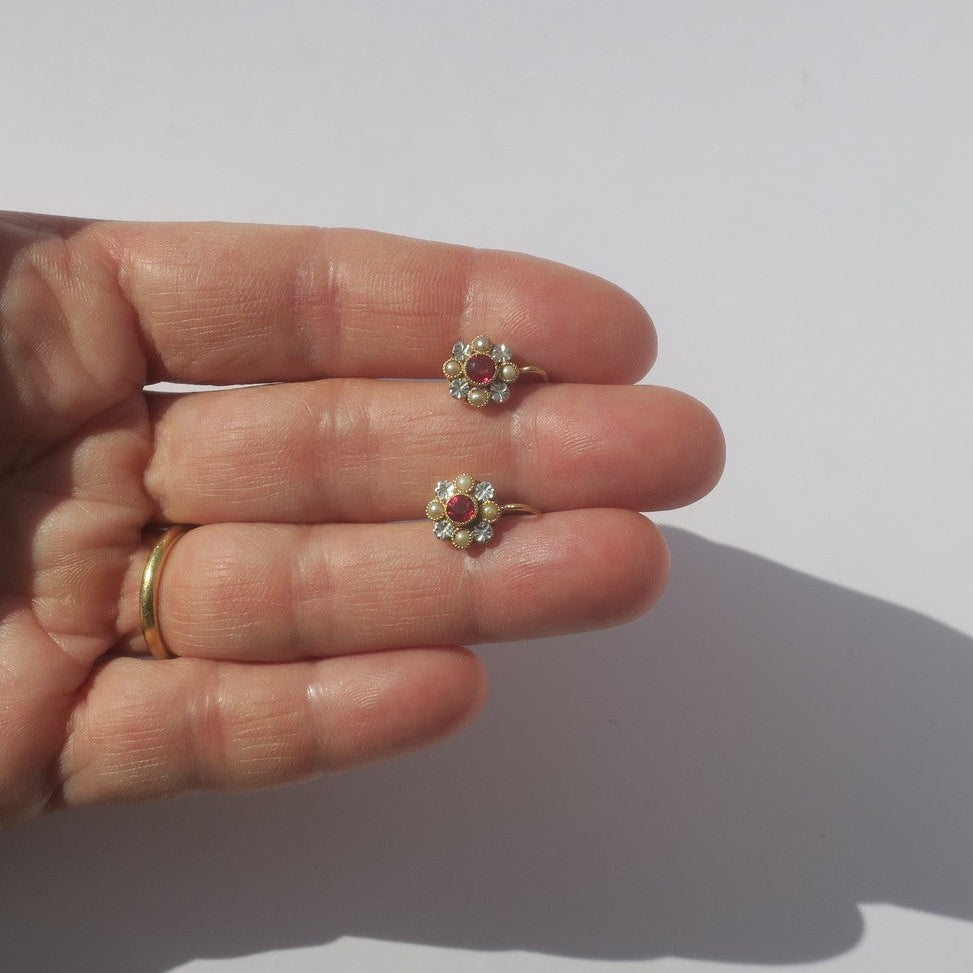 Dormeuses earrings in yellow gold, bank gold, rubies, and pearls