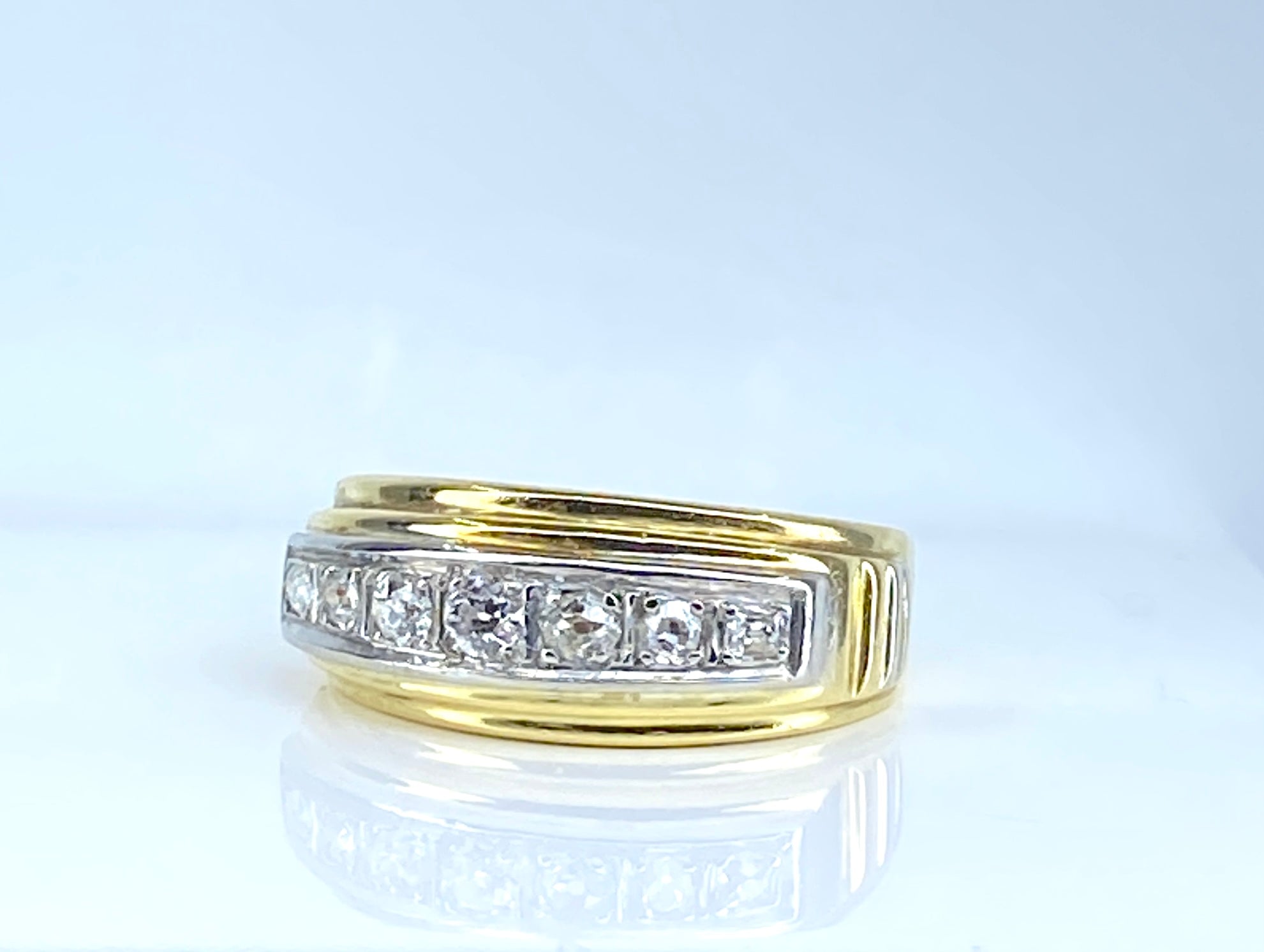 Ring in yellow gold and diamonds around 1920