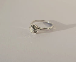 Bague Solitaire en or blanc, platine, et diamant