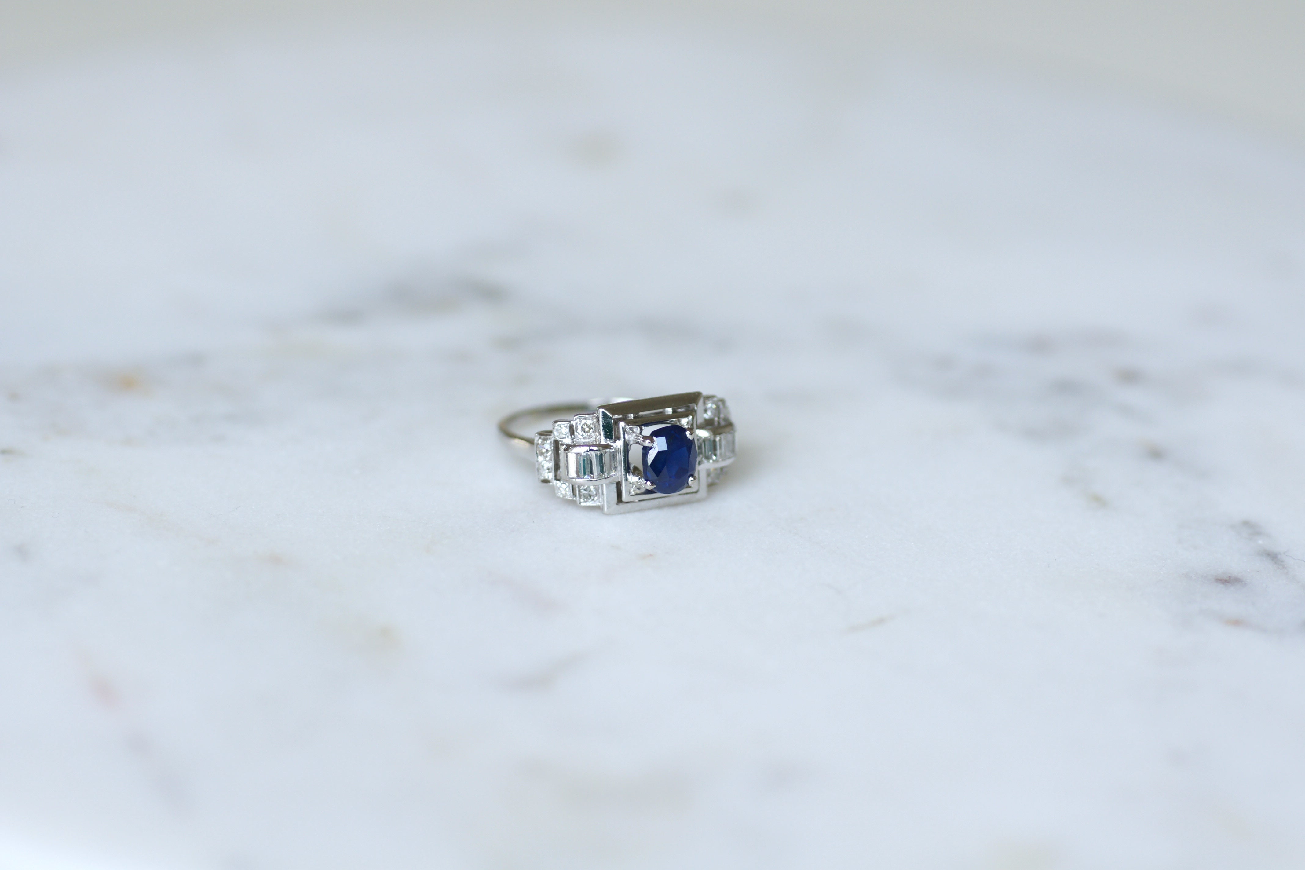 Bague Tank en platine, saphir et diamants