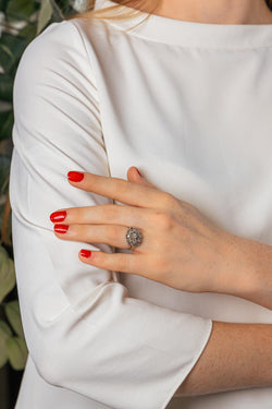 White Gold Daisy Ring with Diamond
