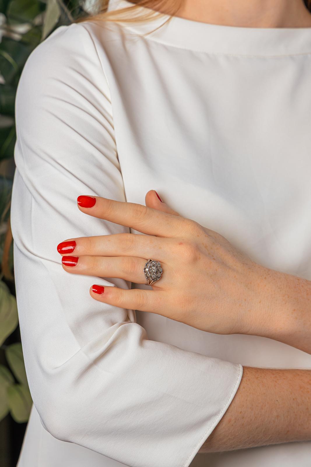 White Gold Daisy Ring with Diamond