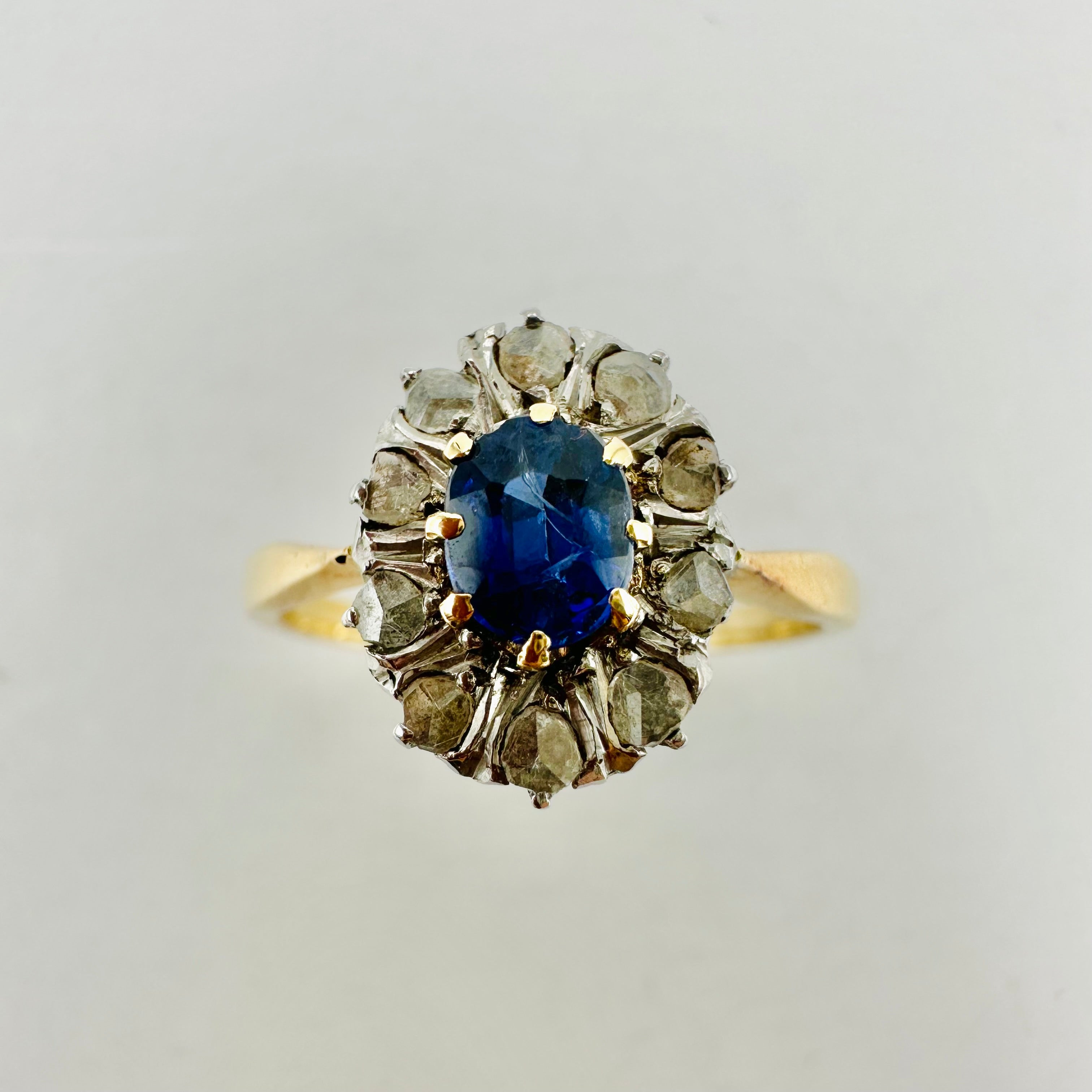 Marguerite Ring in yellow gold, white gold, sapphire, and diamonds
