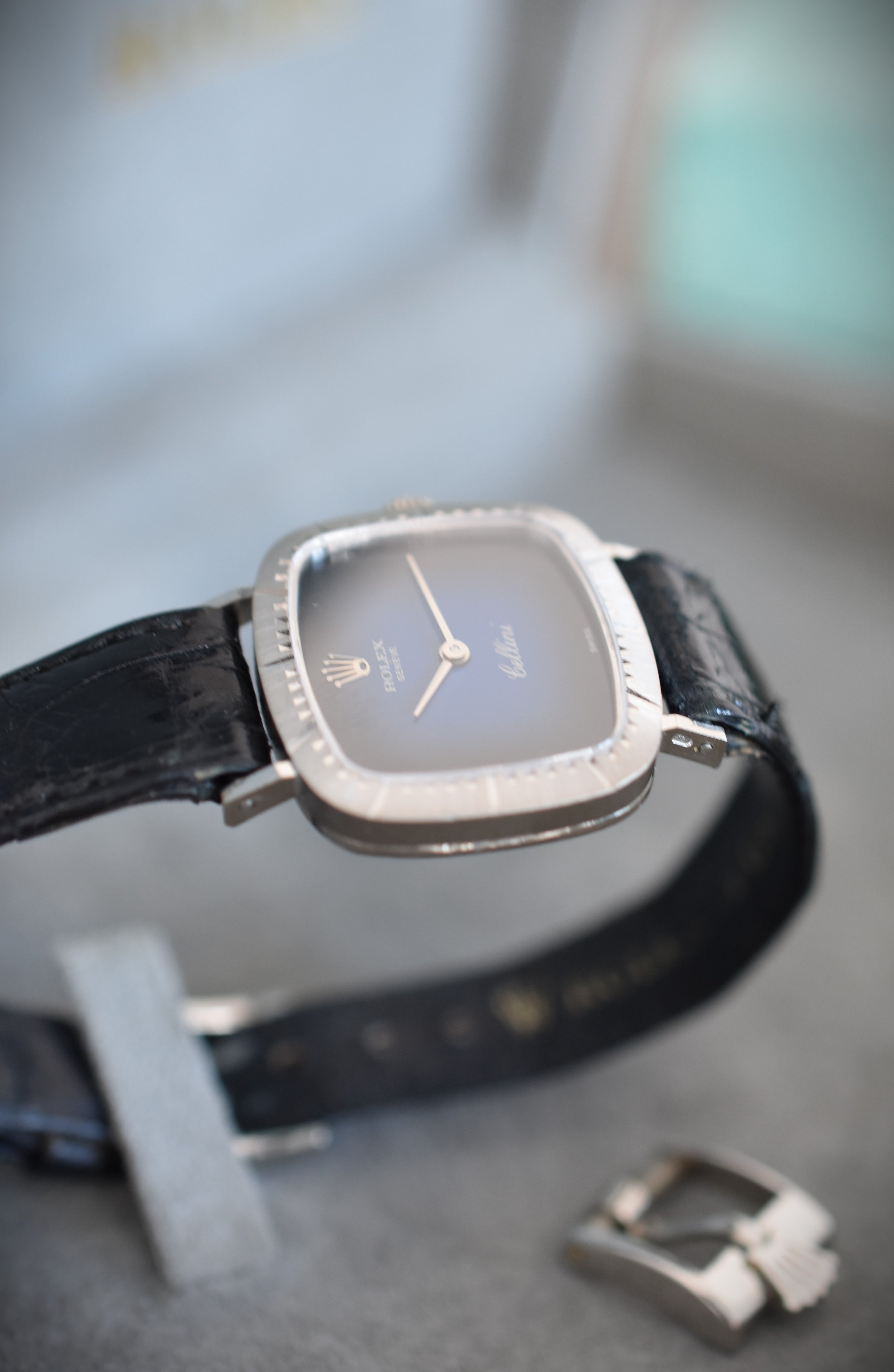 Rolex dame Cellini, ligne "Zephir", réf. 4082/9, circa 1970, or blanc 18 carats