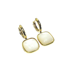 Boucles d’oreilles Dormeuses en or jaune et nacre