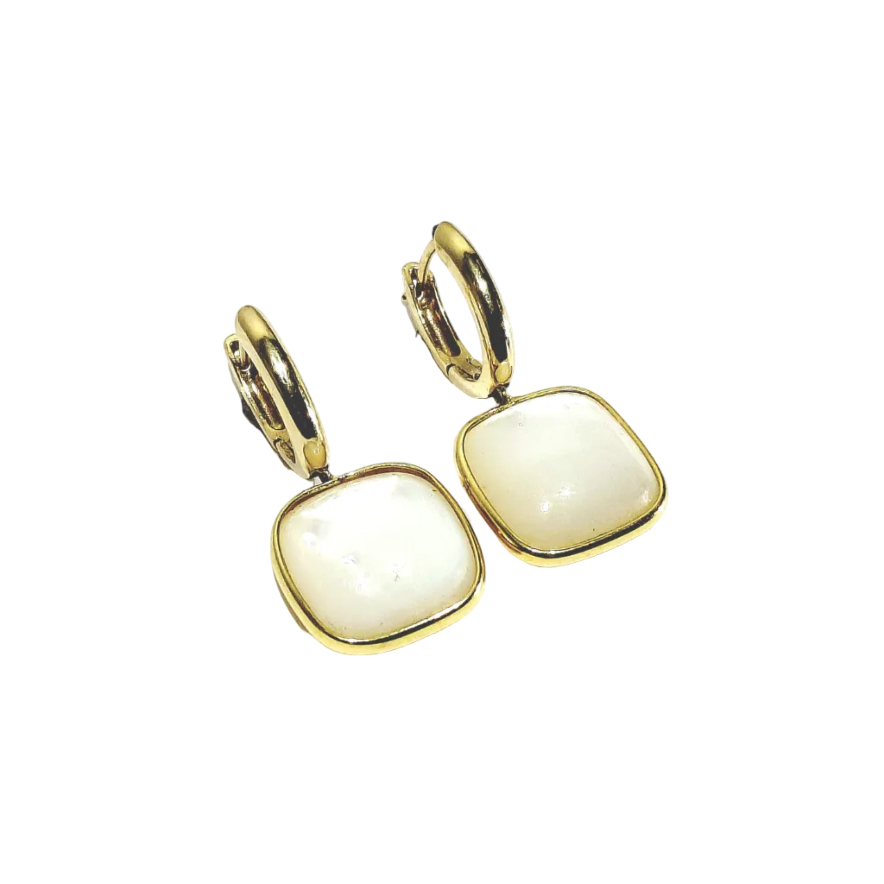 Boucles d’oreilles Dormeuses en or jaune et nacre
