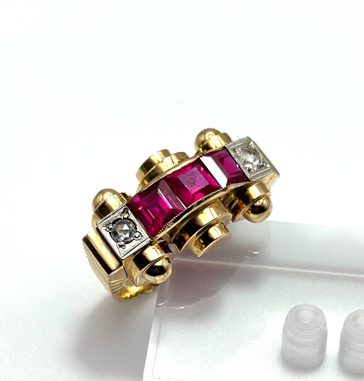 Bague Tank en or jaune, platine, rubis, et diamants