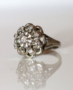 Marguerite Ring in White Gold, Platinum, and Diamonds