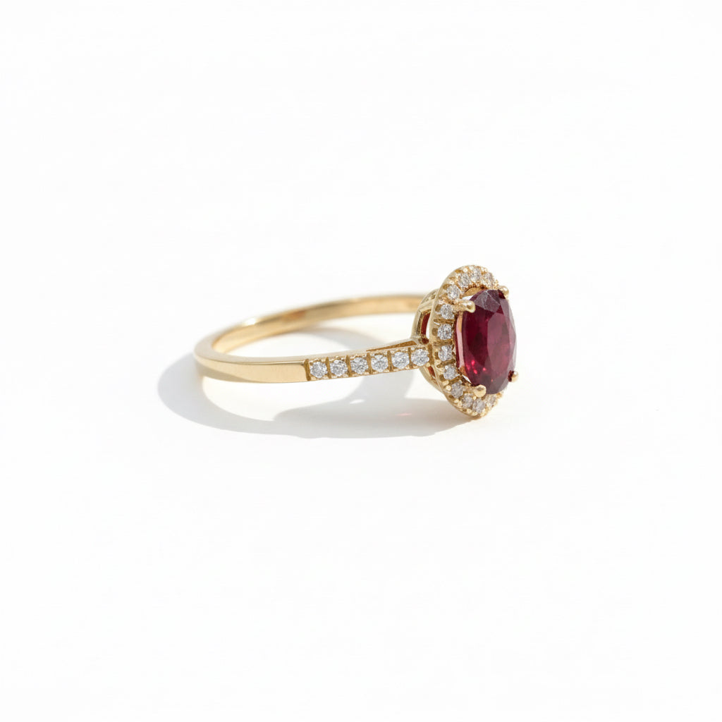 Ring in yellow gold and ruby