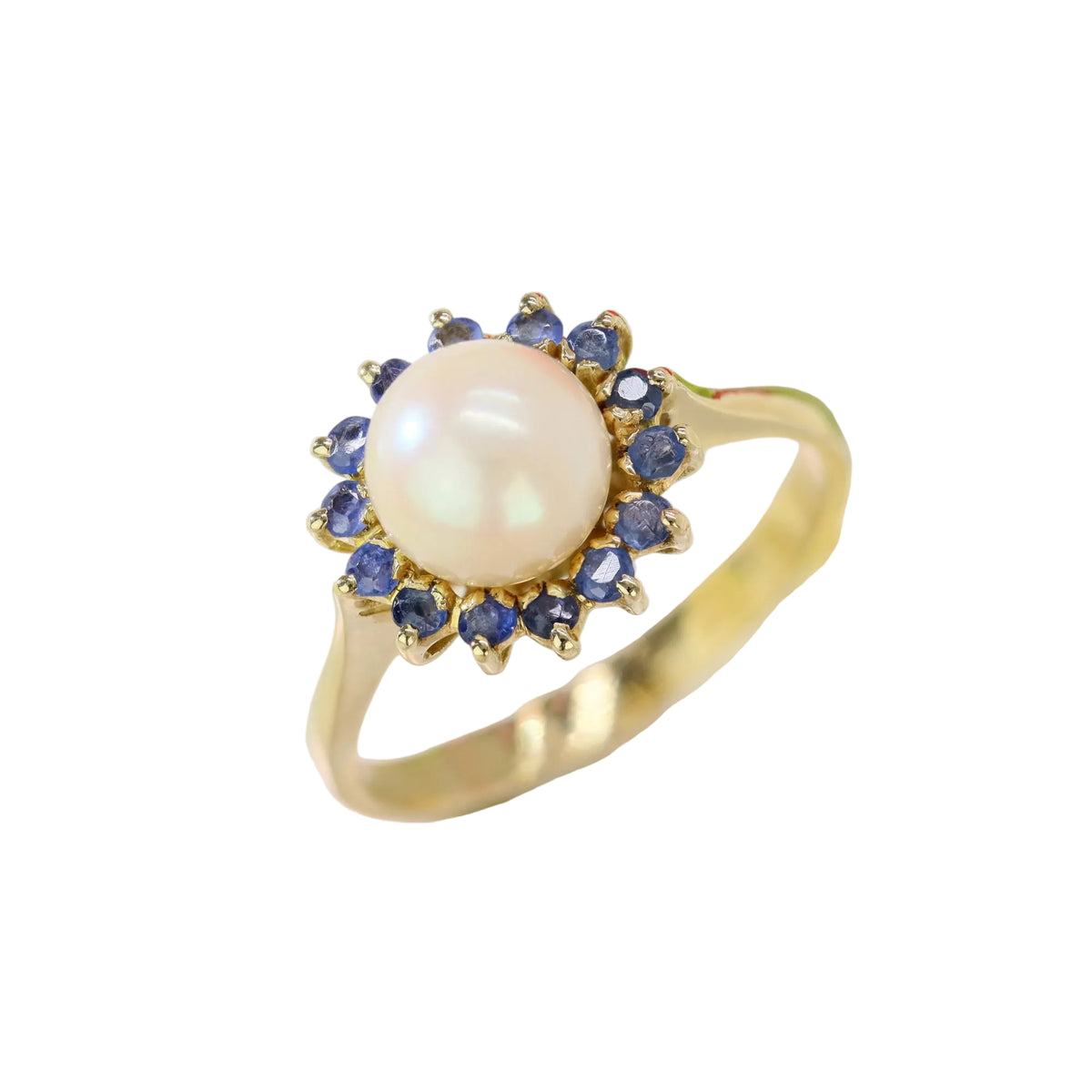 Entourage Ring in yellow gold, pearl, and sapphires