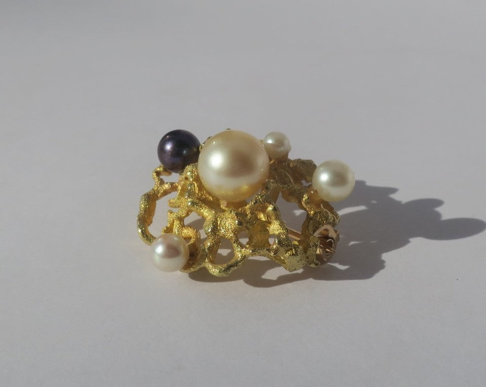 Broche Épingle en or jaune et perles