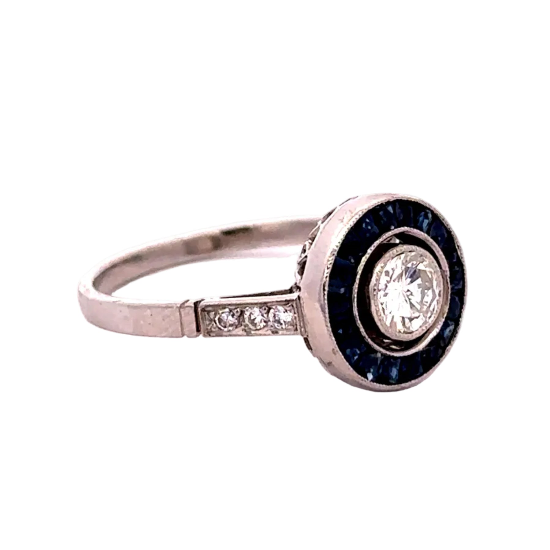 Bague Entourage en platine, saphirs et diamants