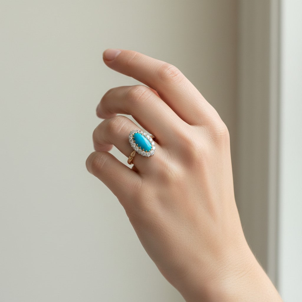 "Entourage" Ring in Yellow Gold, Turquoise, and Diamonds