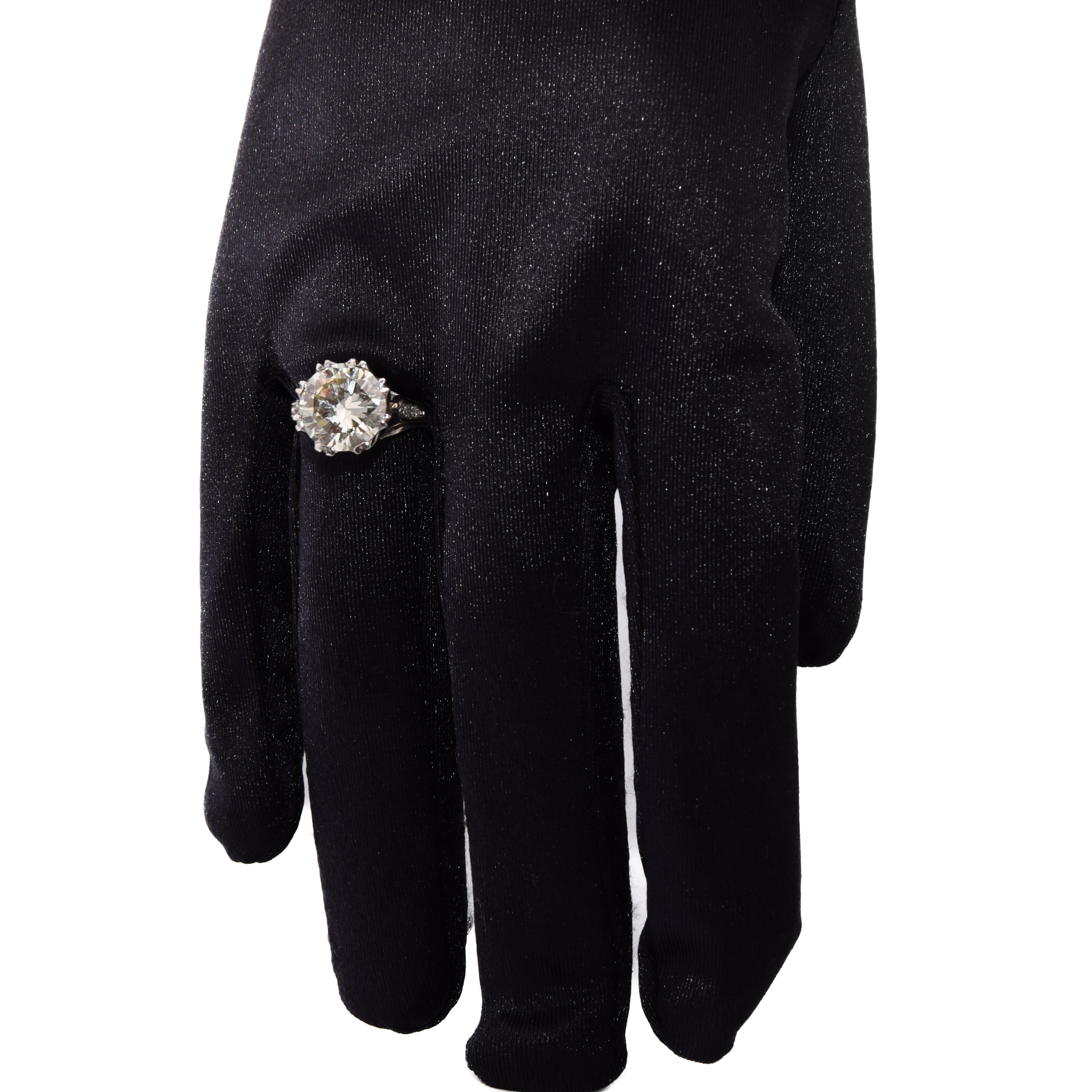 Ring Solitaire in paltinium and diamonds