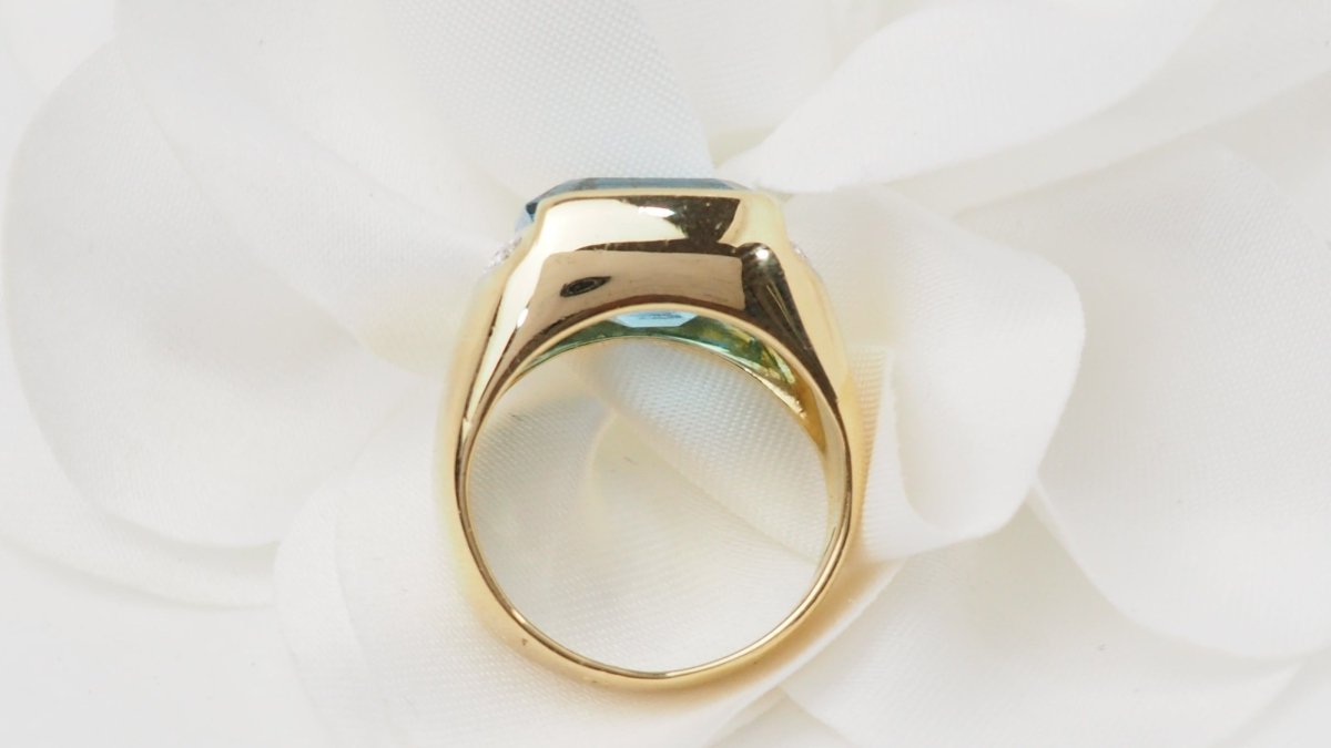 Yellow Gold Signet Ring with Topaz and Diamonds