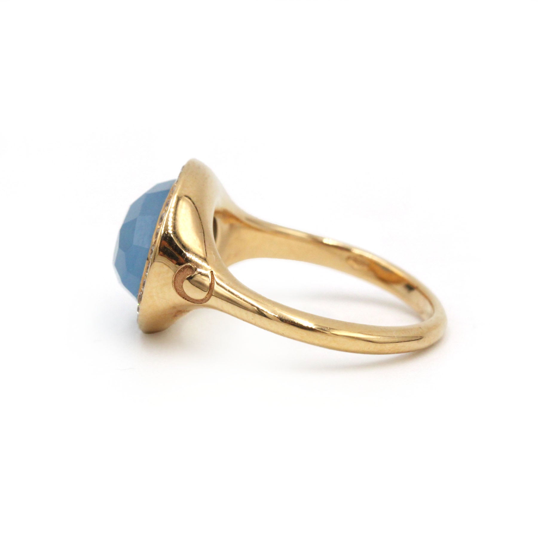 Yellow gold ring with diamonds and chalcedony
