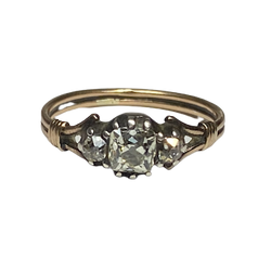 Trilogy Ring in Rose Gold and Diamonds