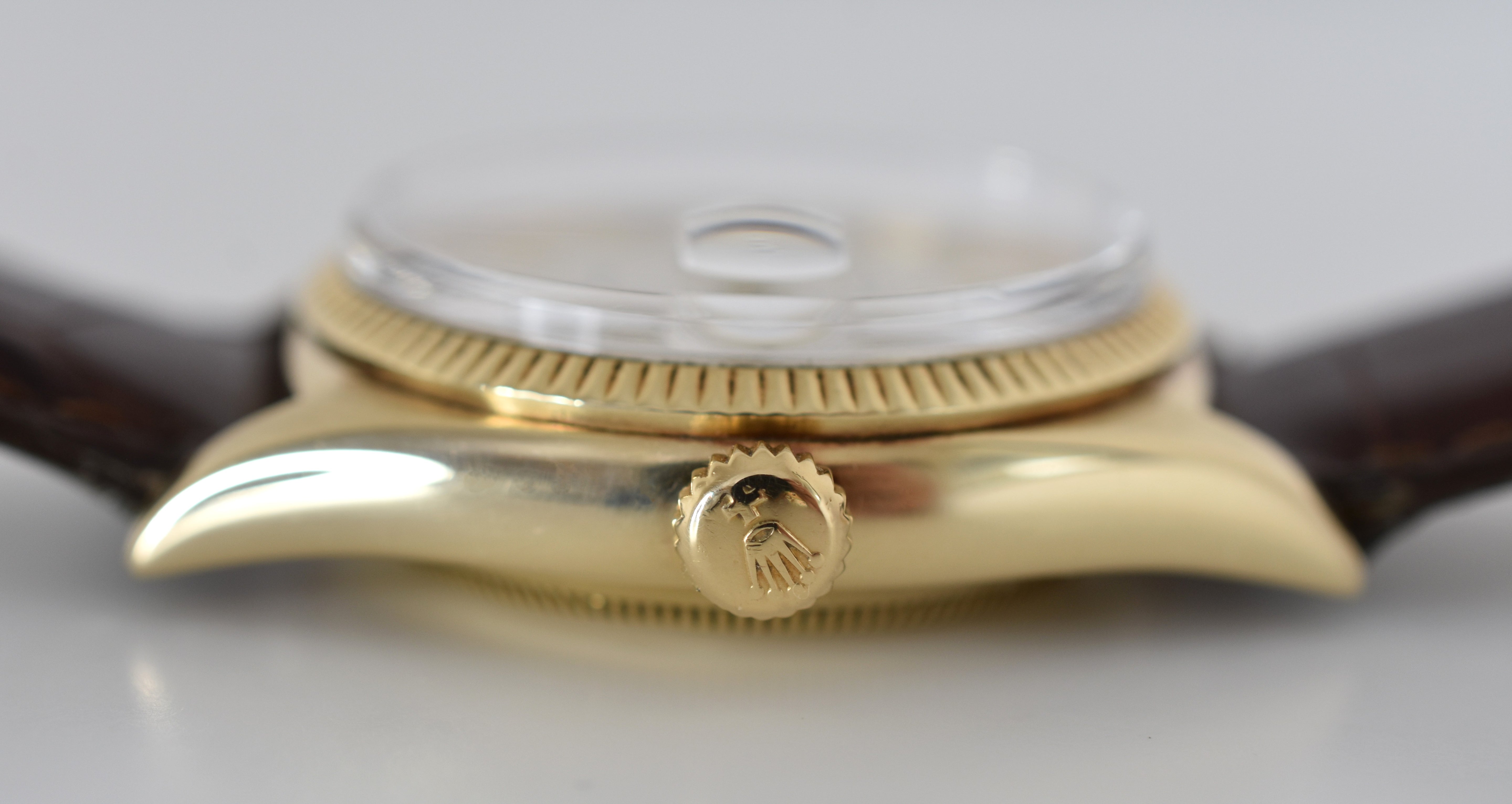 ROLEX "Oyster Perpetual Date Ovettone" watch in yellow gold and leather