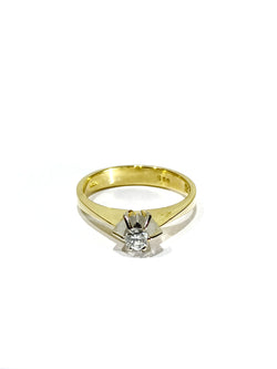 Yellow Gold Solitaire Ring with Diamonds