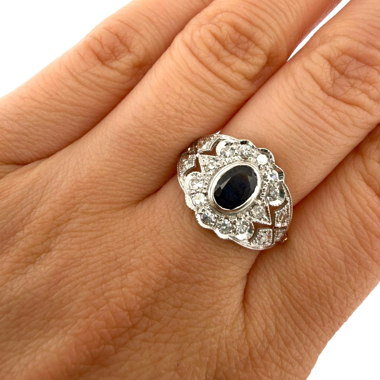 Entourage Ring in white gold, yellow gold, sapphire, and diamonds