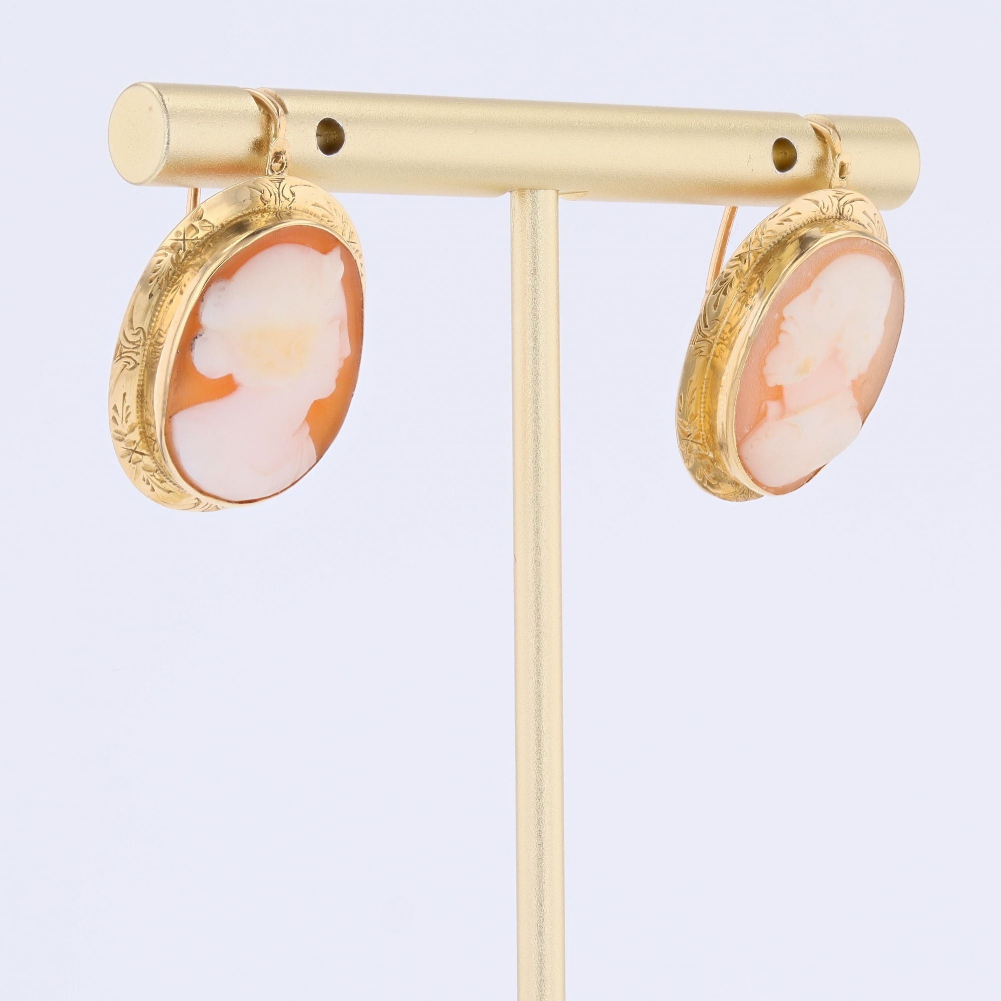 Boucles d'oreilles Dormeuses en or jaune, or rose et camée