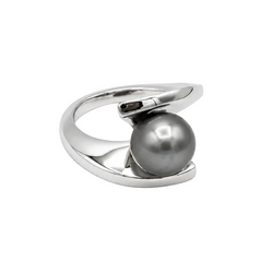White Gold Solitaire Ring with a Pearl