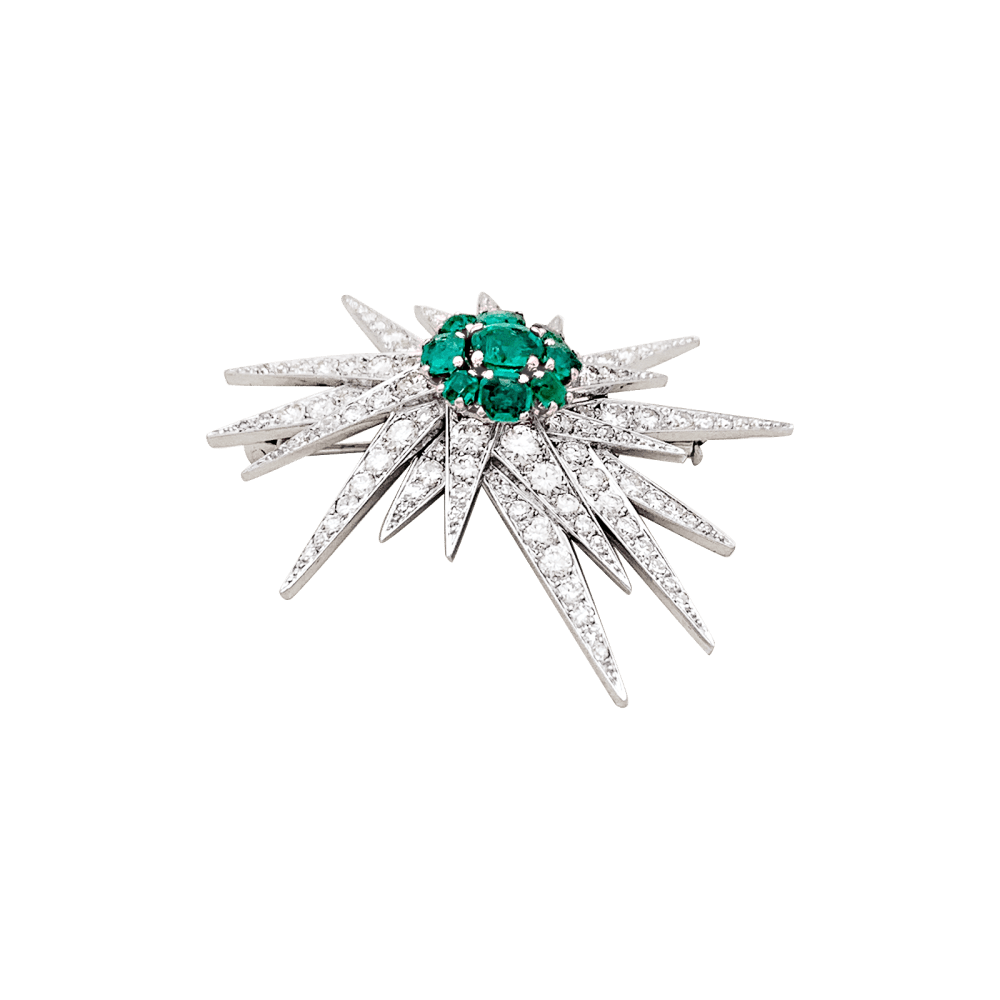 Broche "Étoile", or blanc, platine, émeraudes et diamants.