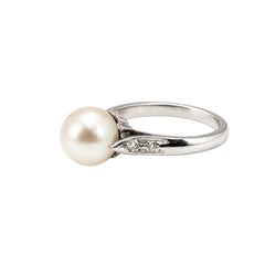White Gold Solitaire Ring with a Pearl and Diamonds