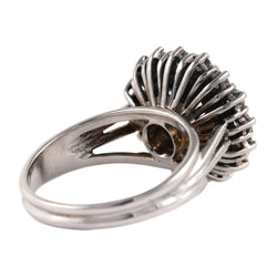 Entourage Ring in White Gold and Diamonds