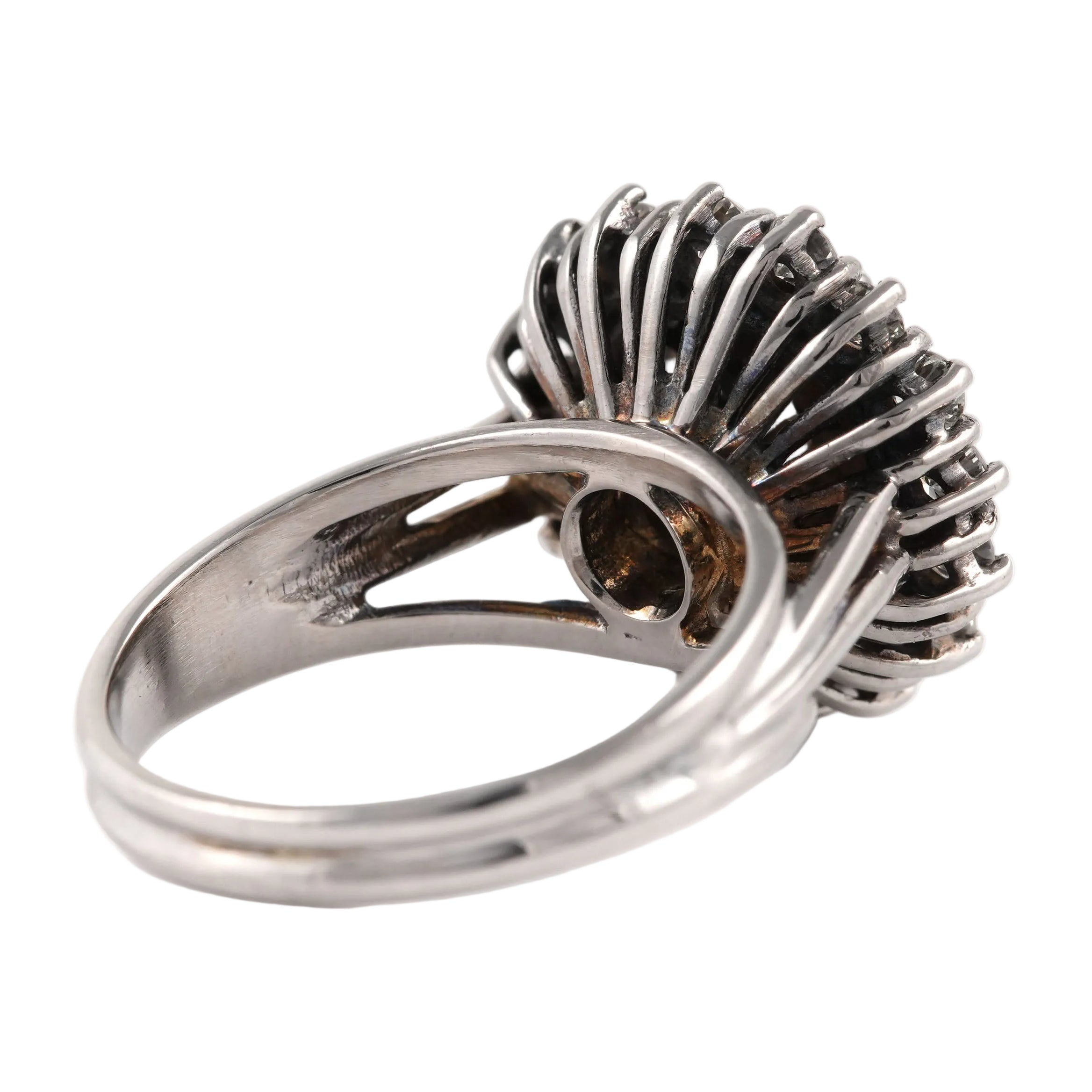 Entourage Ring in White Gold and Diamonds