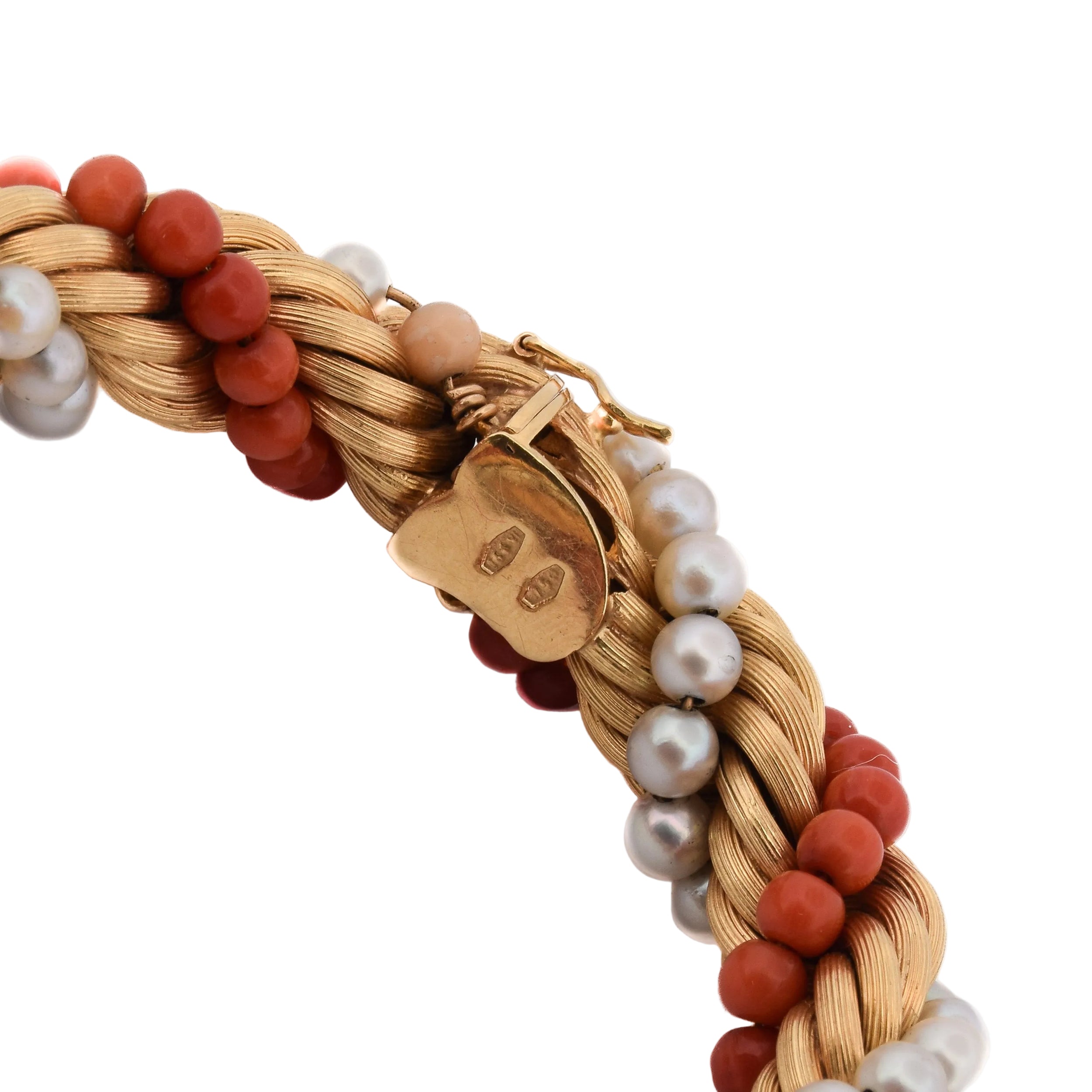 Set of jewelry in yellow gold, coral, and pearls