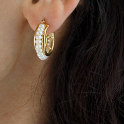 Single Hoop Earring in Yellow Gold and Pearls