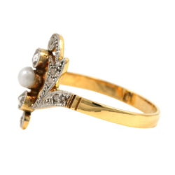 Yellow Gold Ring with a Pearl and Diamonds