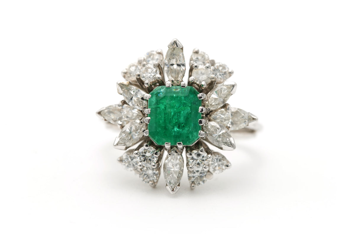 Bague Marguerite en or blanc, émeraude et diamants