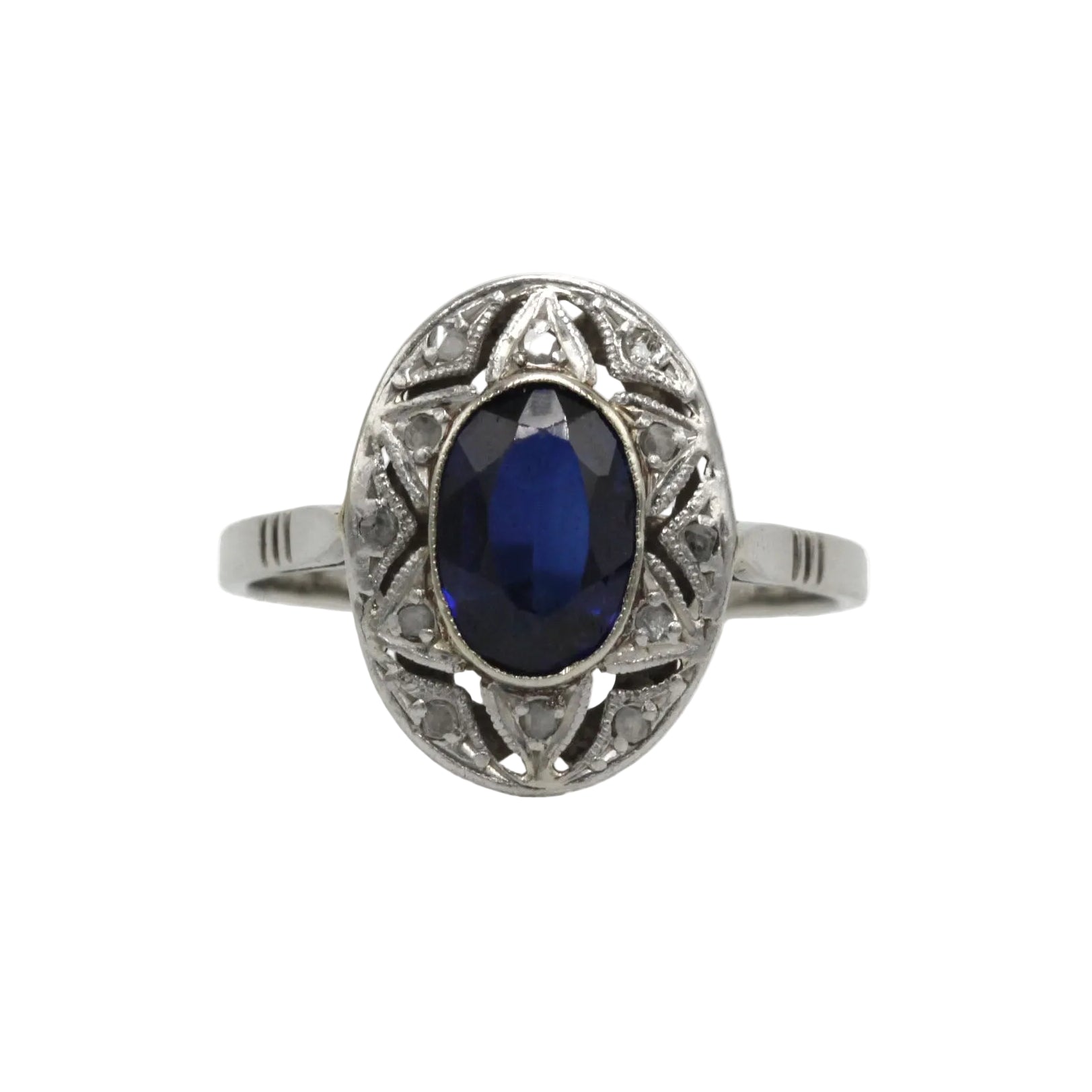 Entourage Ring in white gold, platinum, sapphire, and diamonds