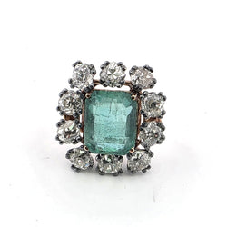 Bague Entourage en or jaune, émeraude et diamants
