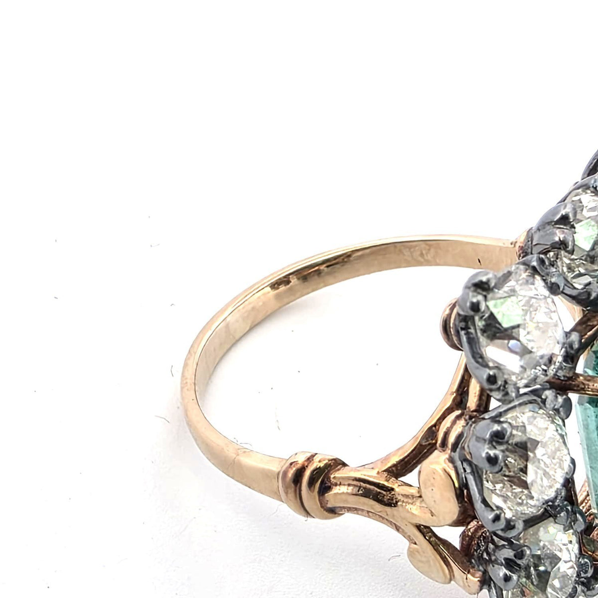 "Entourage" Ring in Yellow Gold, Emerald, and Diamonds