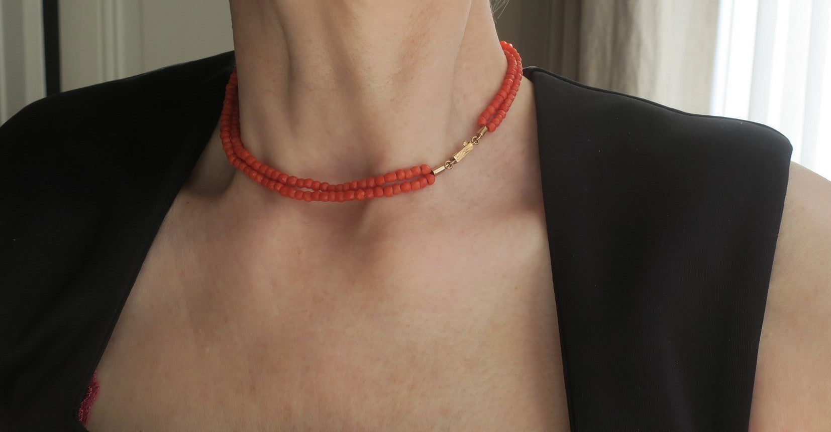 Double-strand choker necklace made of Mediterranean coral and rose gold