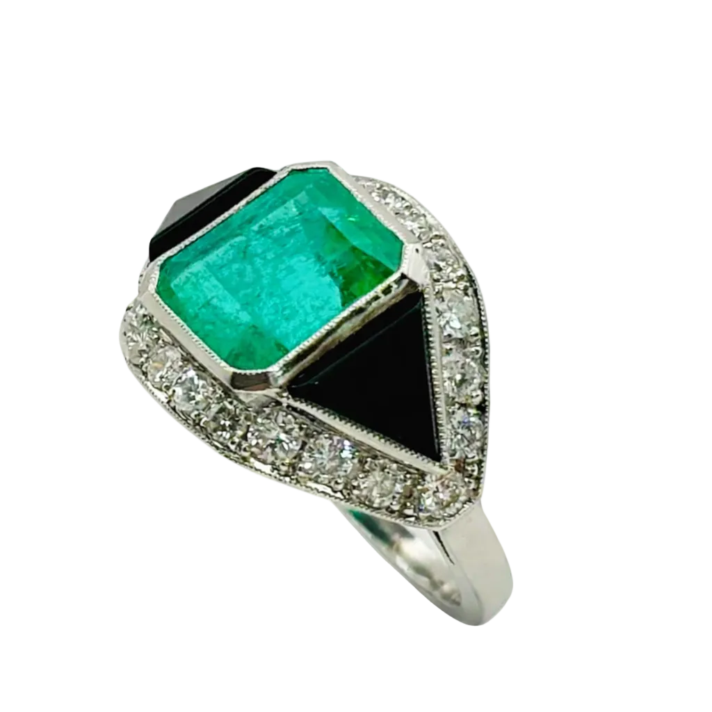 Ring Cocktail in paltinium, onyx, emerald and diamonds