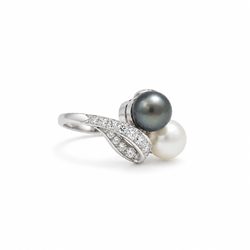 "Toi & Moi" Ring in Platinum, Pearls, and Diamonds