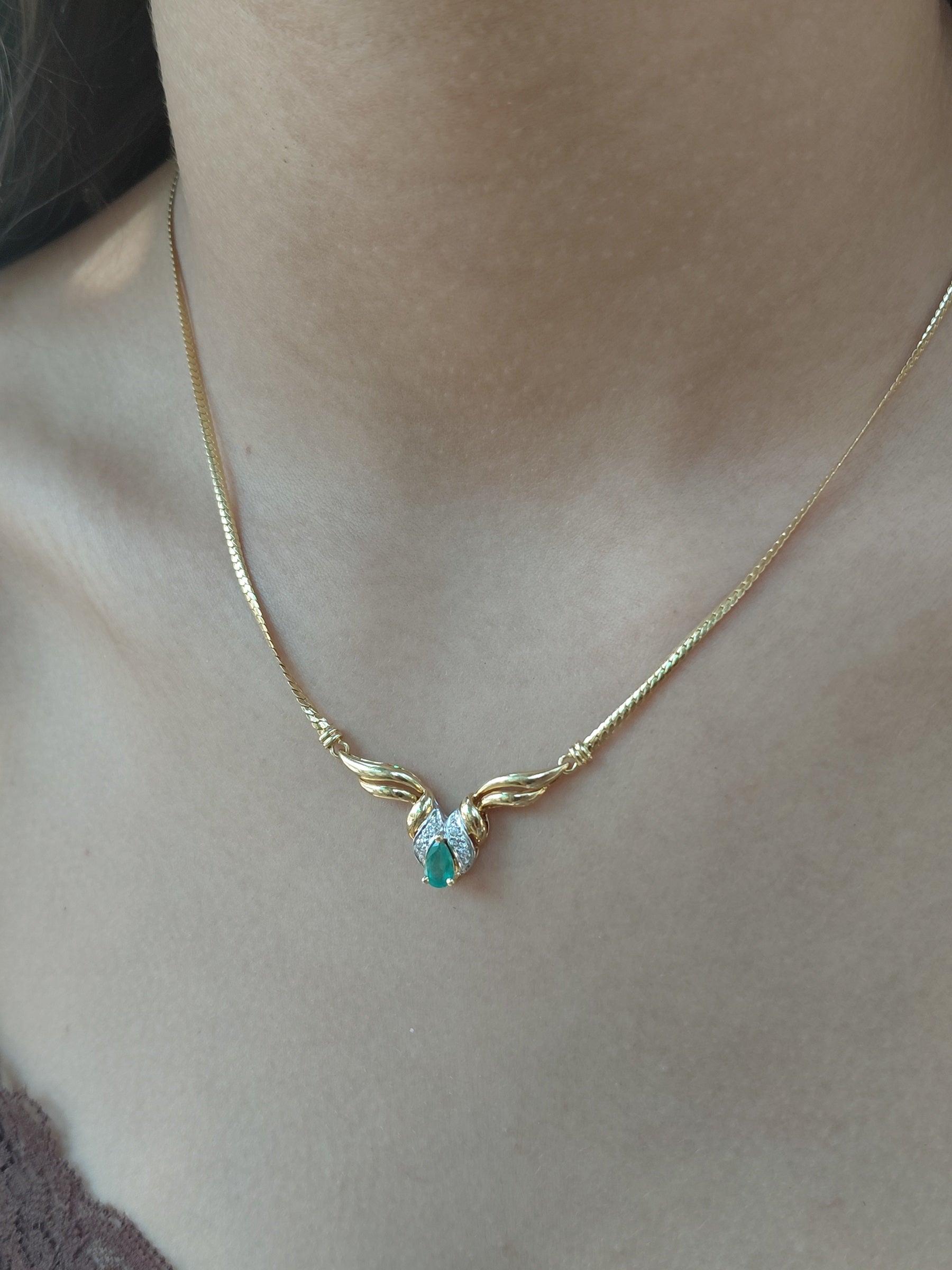 Yellow gold, Emerald, and Diamonds Necklace