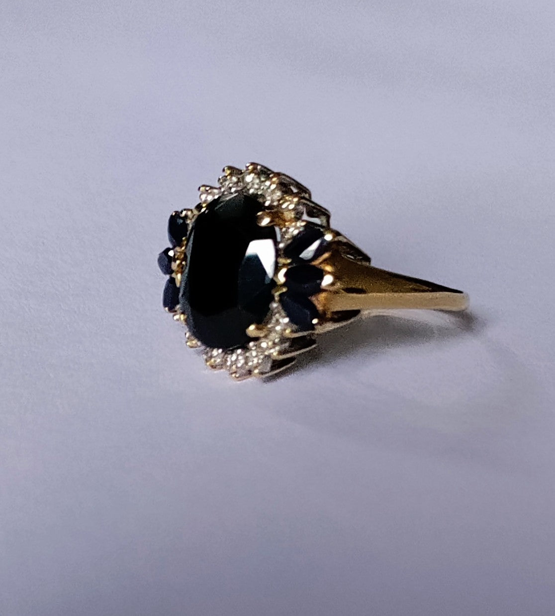 Ring Marguerite in yellow gold, sapphires and diamonds
