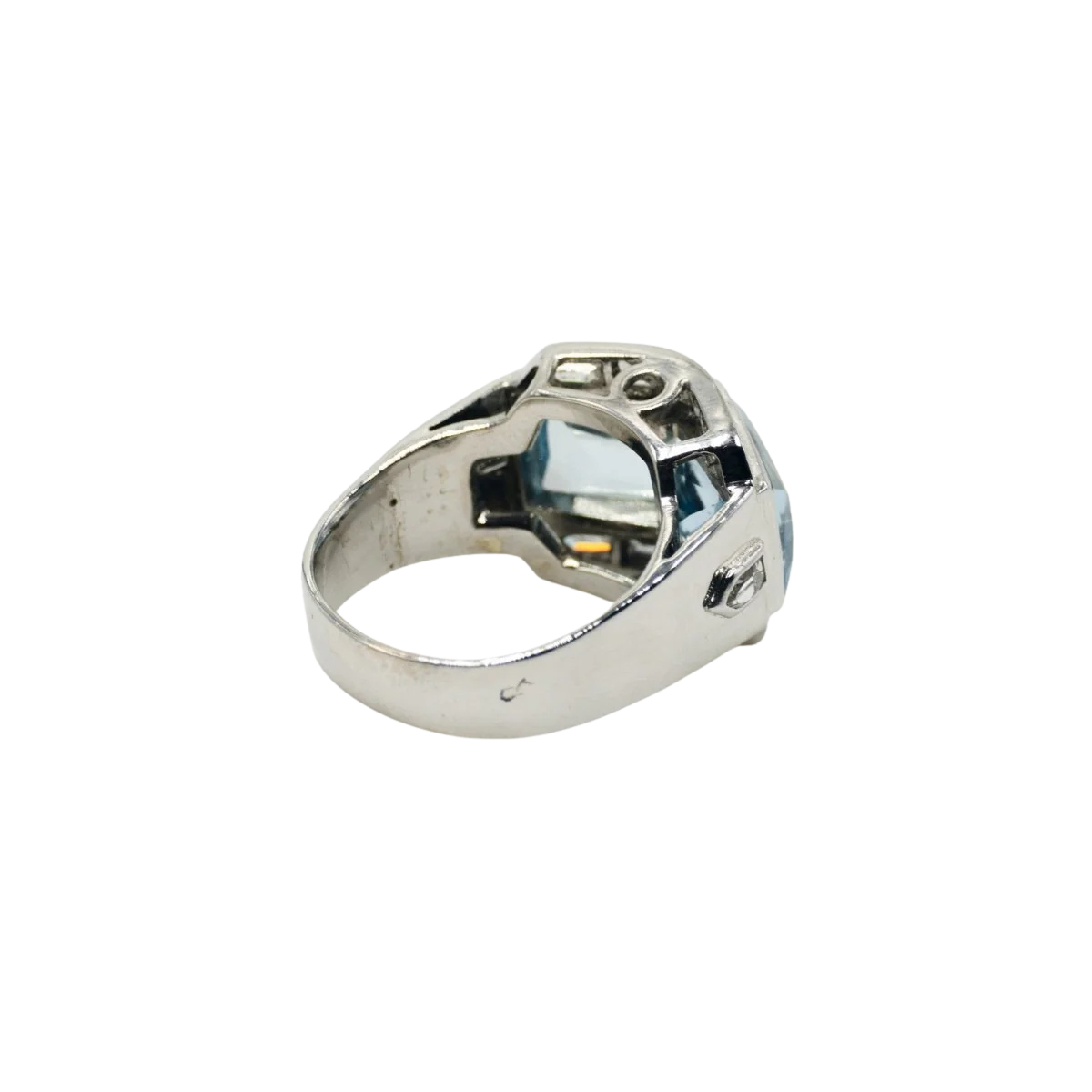 Bague Art Déco en or blanc, platine et aigues-marines