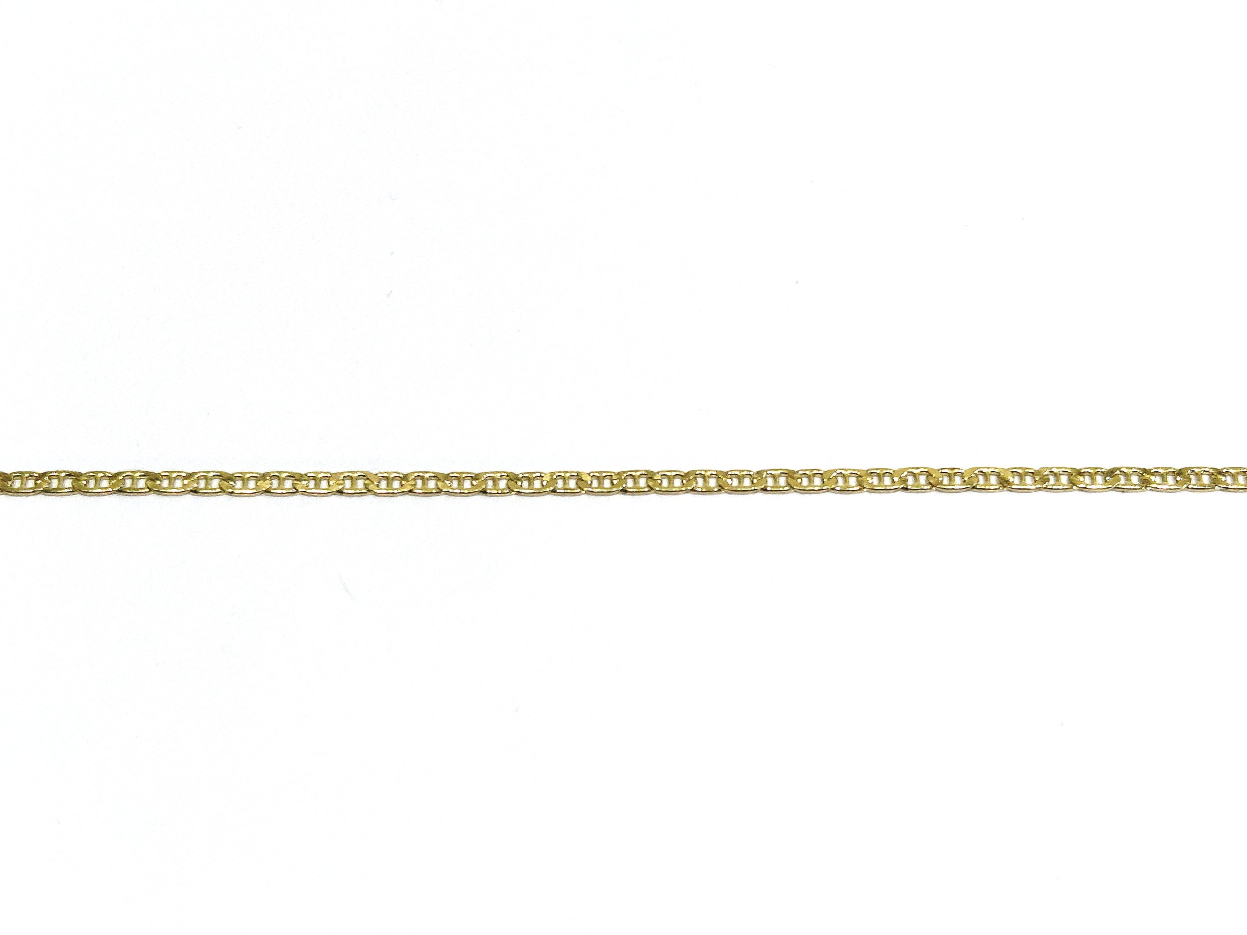 Yellow gold chain with marine-style links